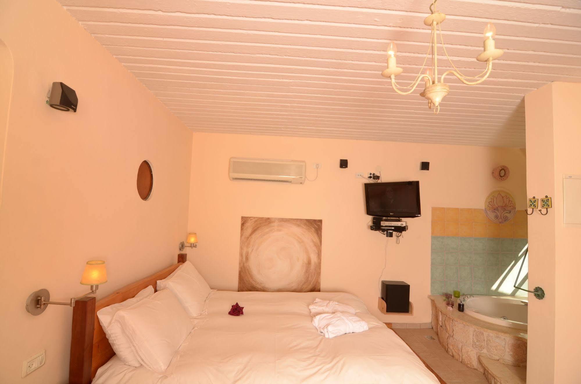 Rose Garden - Gan Vradim Villa Amirim Ngoại thất bức ảnh