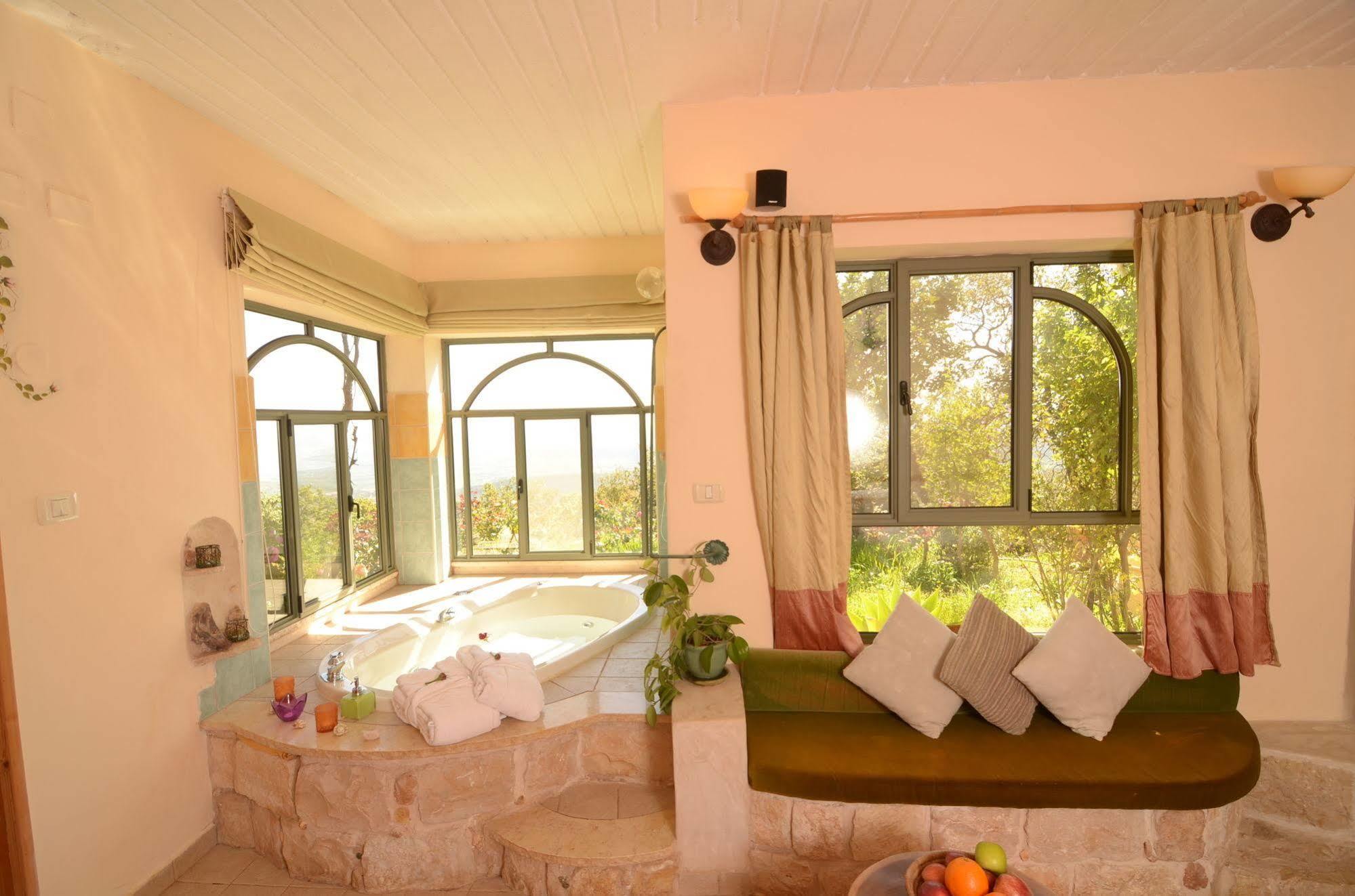 Rose Garden - Gan Vradim Villa Amirim Ngoại thất bức ảnh